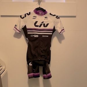 Woman’s Liv Bike Kit